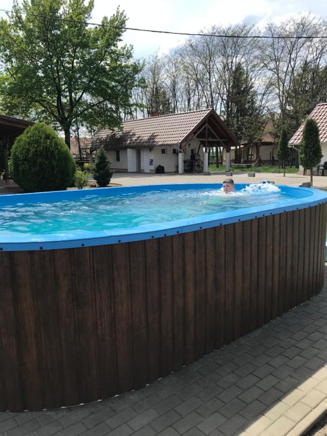 Toelgyfa Vendeghaz Hotel Kiskoros Exterior foto