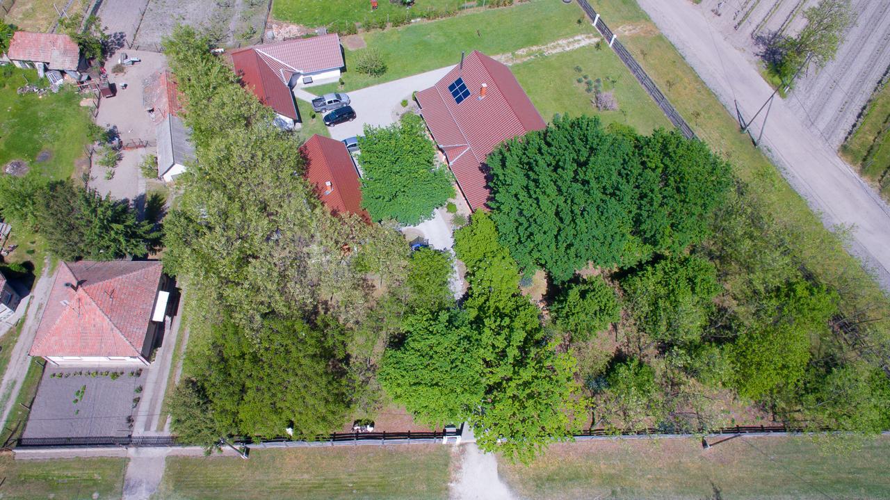 Toelgyfa Vendeghaz Hotel Kiskoros Exterior foto