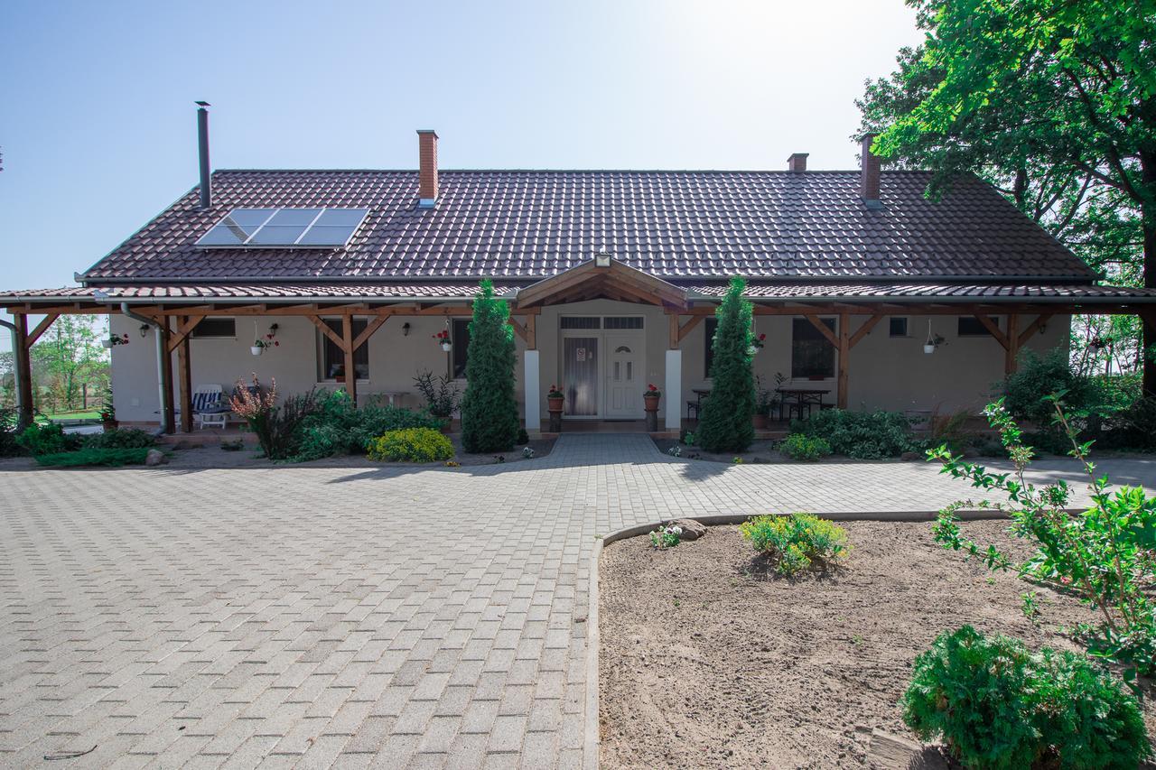 Toelgyfa Vendeghaz Hotel Kiskoros Exterior foto